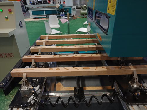 榫槽機是加工采用木料上矩形榫槽或腰圓形榫槽的木工機床